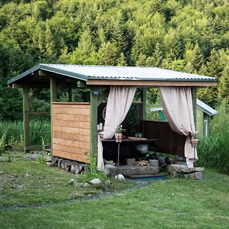 Pod Leskowcem - - Pod Wynajem